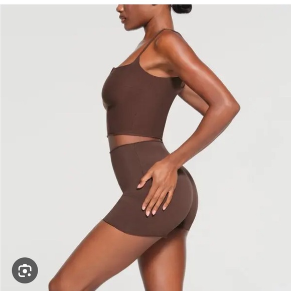 Skims Raw Edge Shorts | Espresso | Size Medium | Limited Edition - Picture 4 of 7